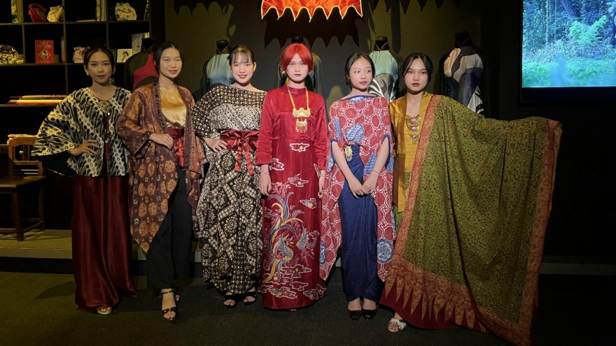Unique Vietnamese Ao Dai on Indonesian Batik cloth showcased